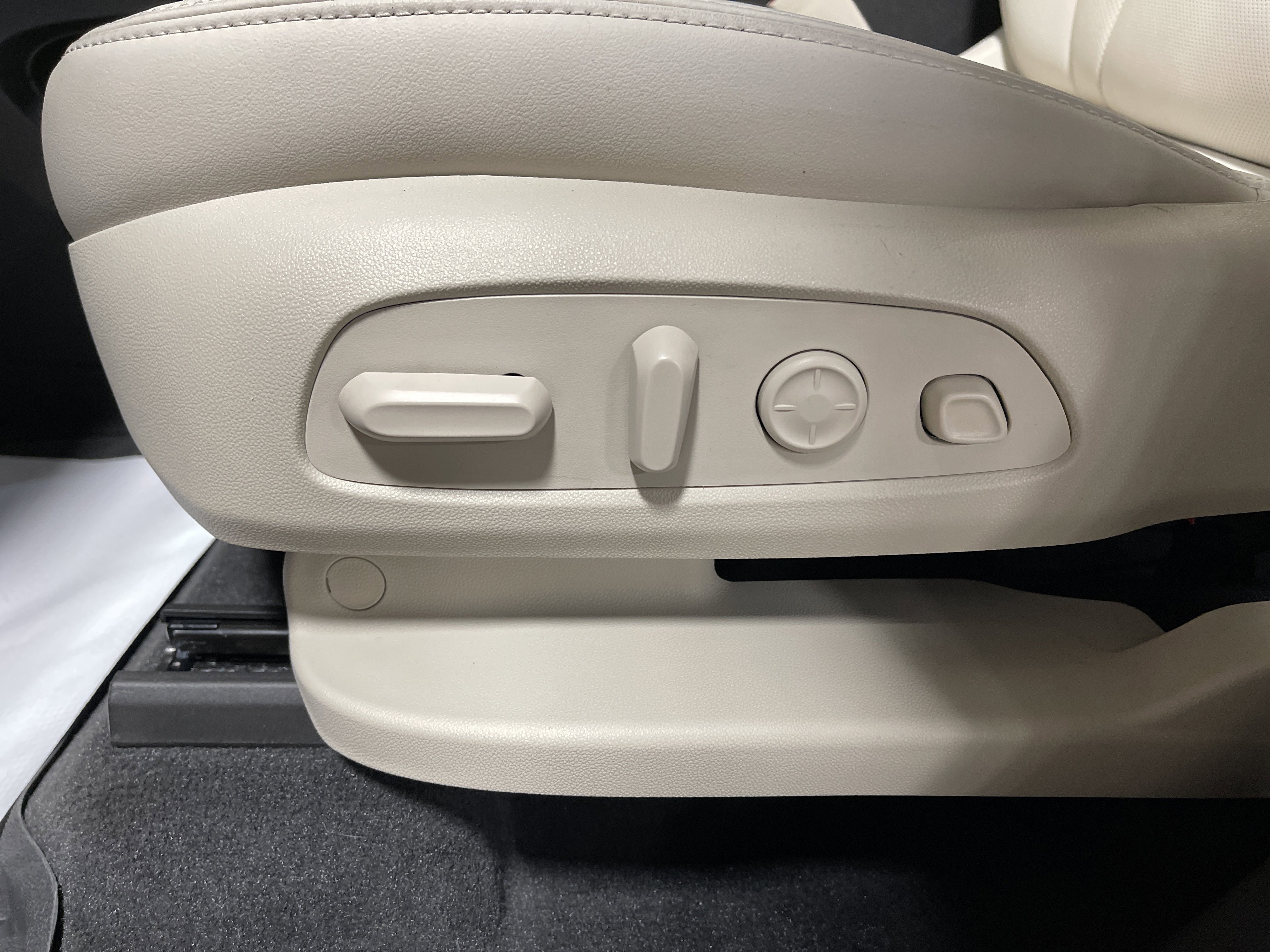 Used 2023 Buick Enclave Premium w/ Experience Buick Package image 11