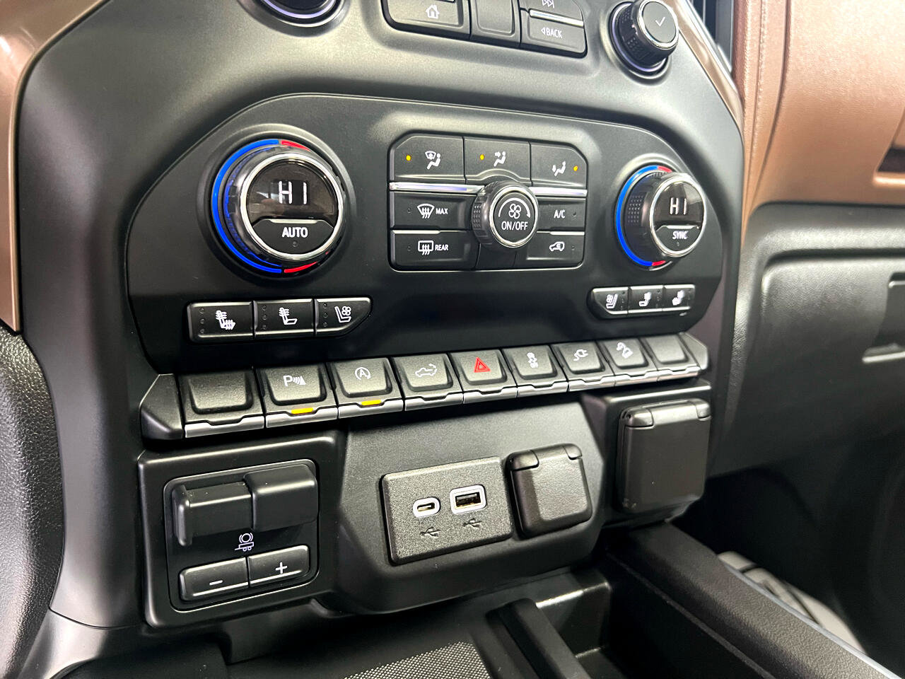 Used 2019 Chevrolet Silverado 1500 High Country image 24