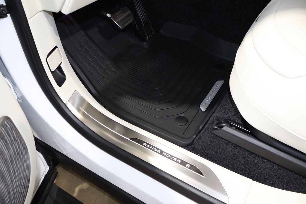 Used 2024 Land Rover Range Rover Long Wheelbase SE image 26
