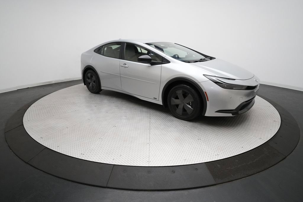 Used 2023 Toyota Prius LE image 32