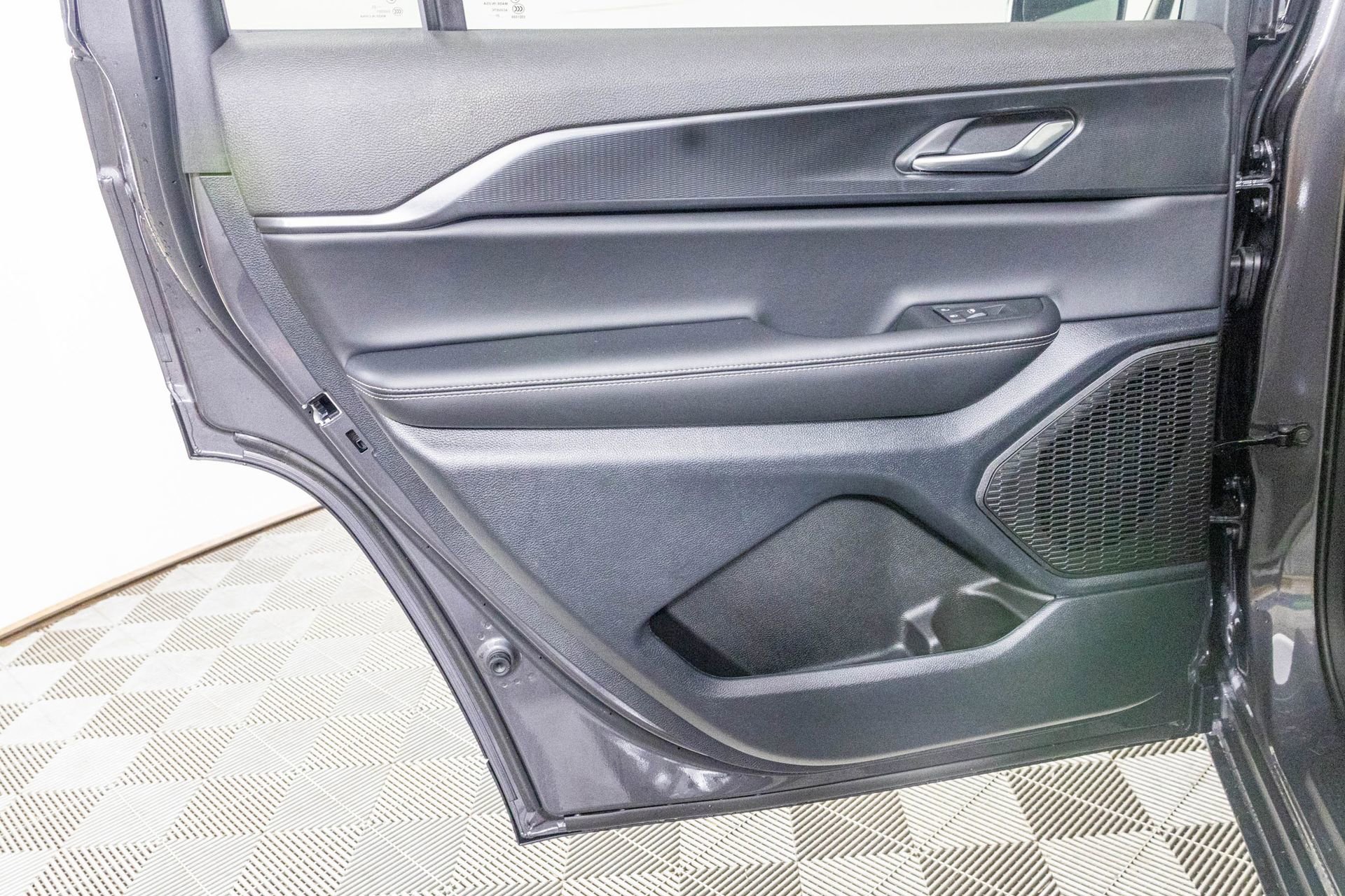 New 2025 Jeep Grand Cherokee L Laredo w/ Luxury Tech Group I image 26