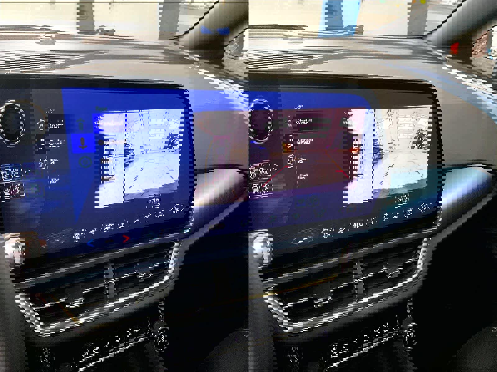 Used 2025 Chevrolet Equinox EV LT w/ Convenience Package image 17