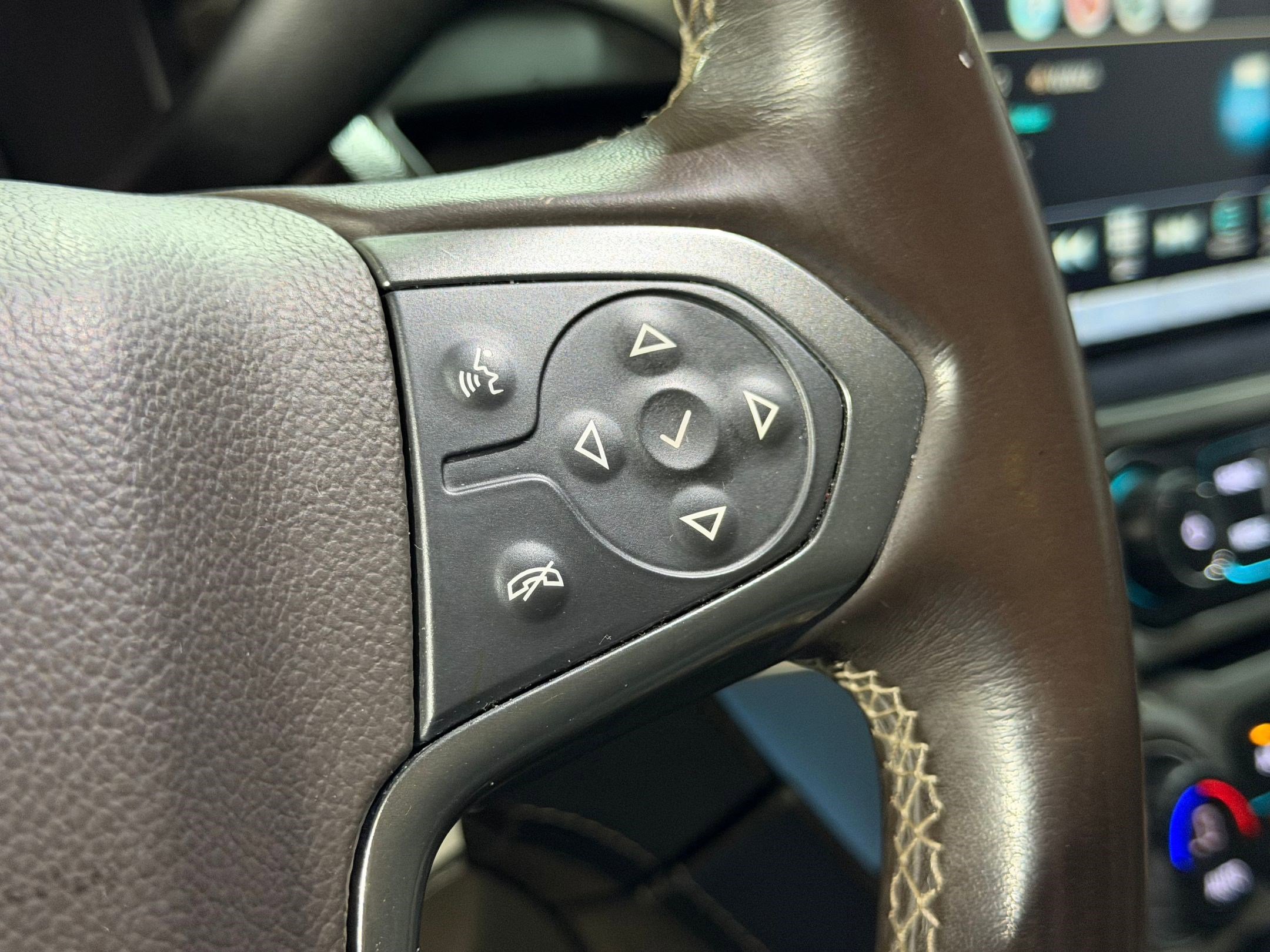 Used 2019 Chevrolet Suburban LT image 26