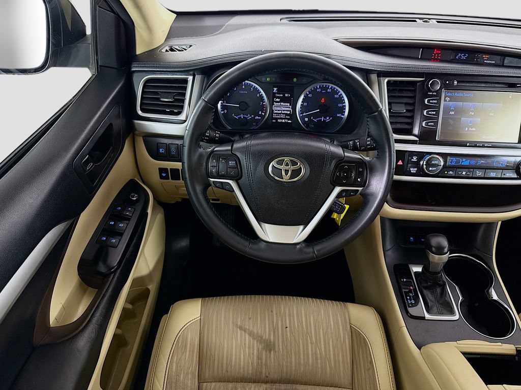 Used 2018 Toyota Highlander Plus FWD image 10
