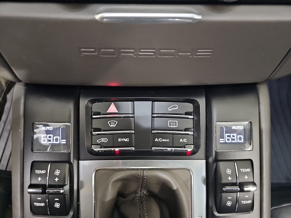 Used 2016 Porsche Macan Turbo AWD/4WD image 26