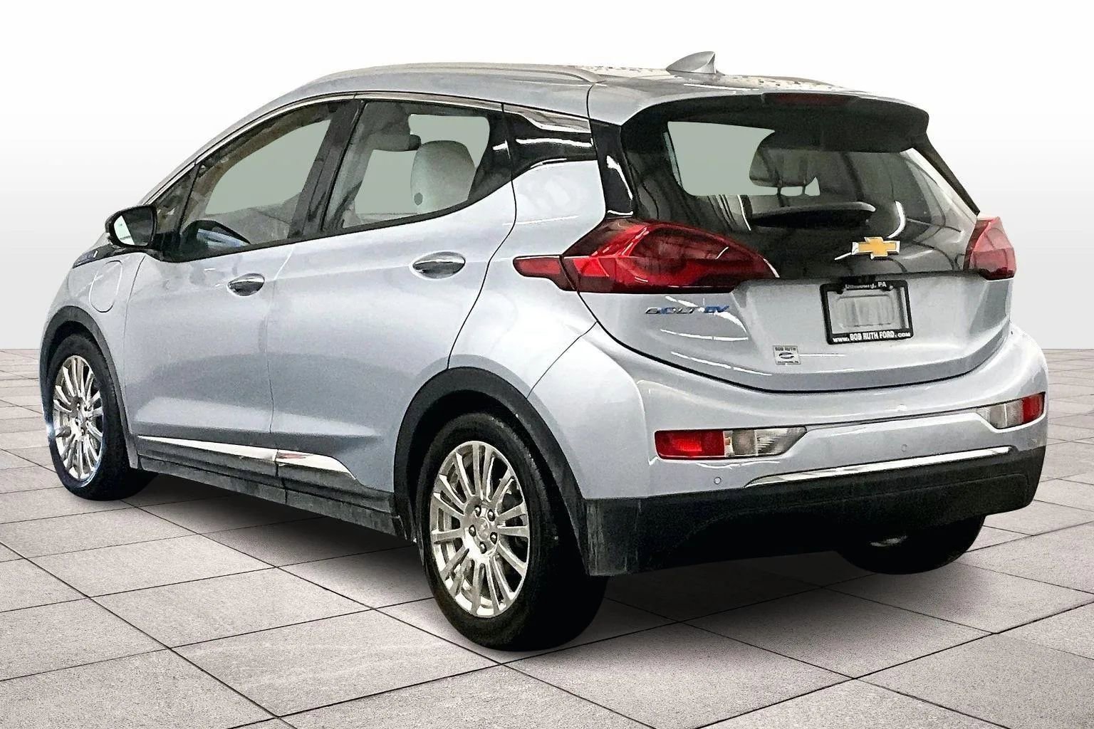 Used 2018 Chevrolet Bolt Premier w/ Driver Confidence II Package image 10