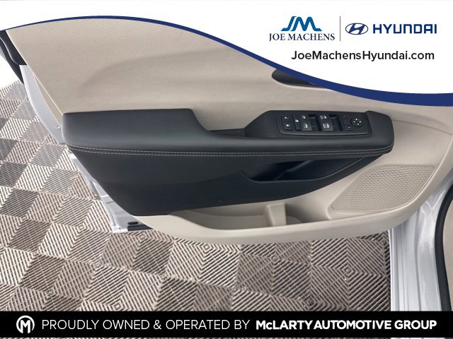 Used 2024 Chrysler Pacifica Touring-L image 21