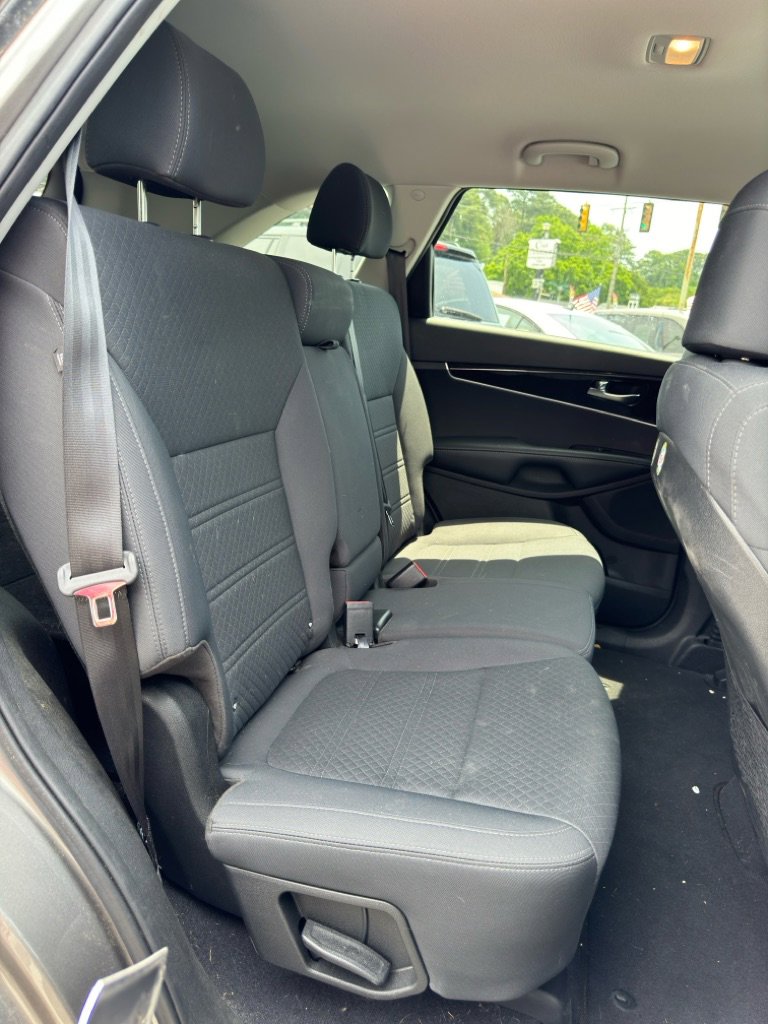 Used 2017 Kia Sorento L image 5