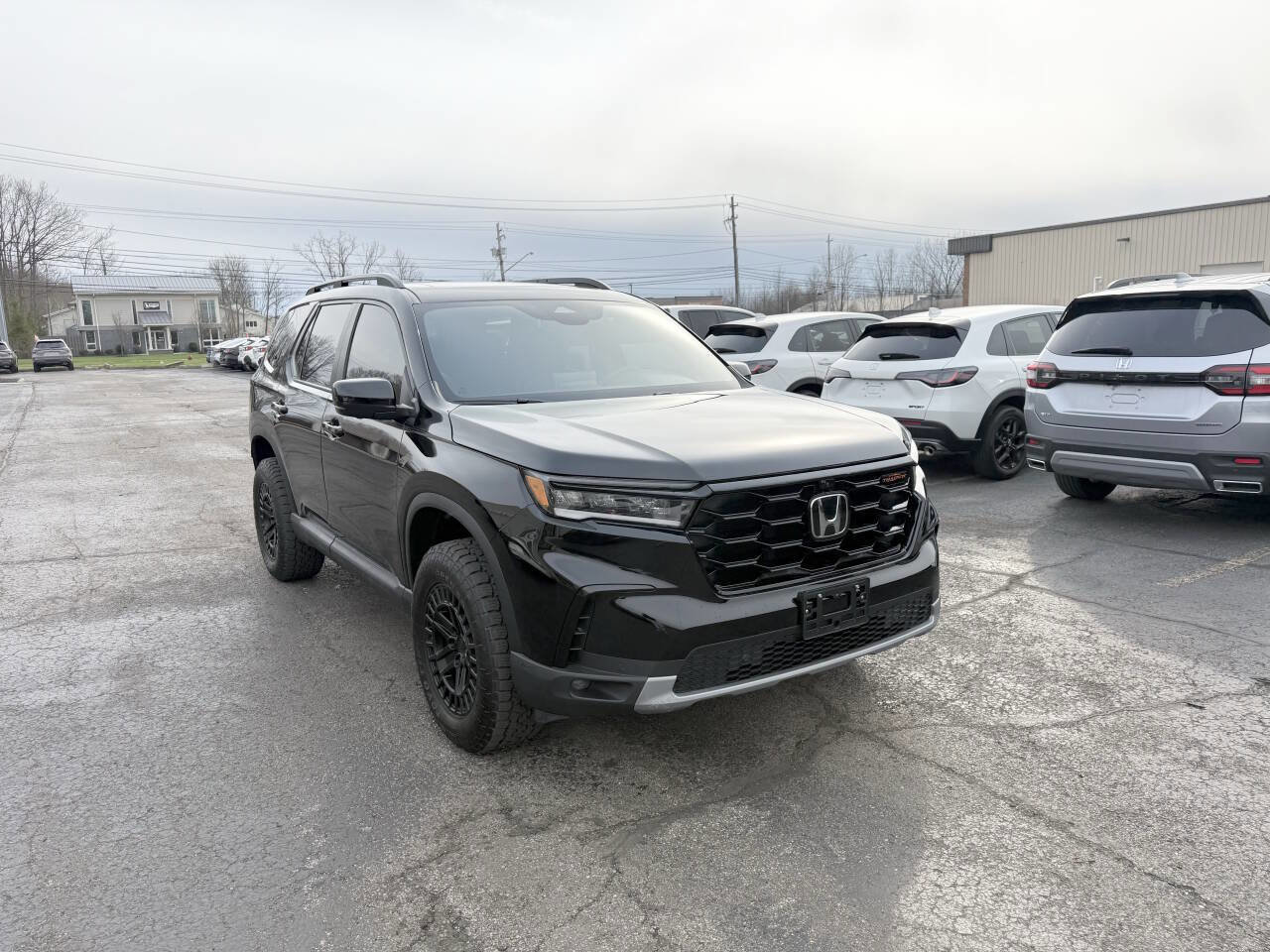 Used 2025 Honda Pilot TrailSport image 5