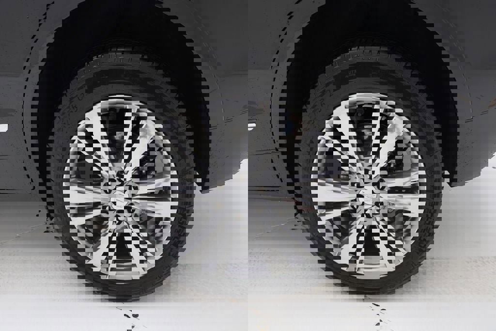 Used 2025 Cadillac XT5 Premium Luxury image 10