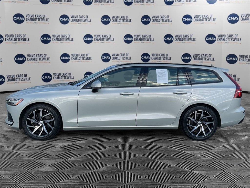 Used 2020 Volvo V60 T5 Momentum image 2