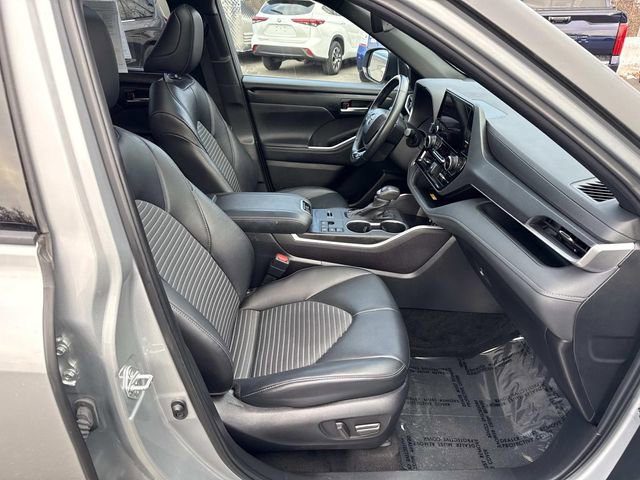 Used 2024 Toyota Highlander XSE image 9