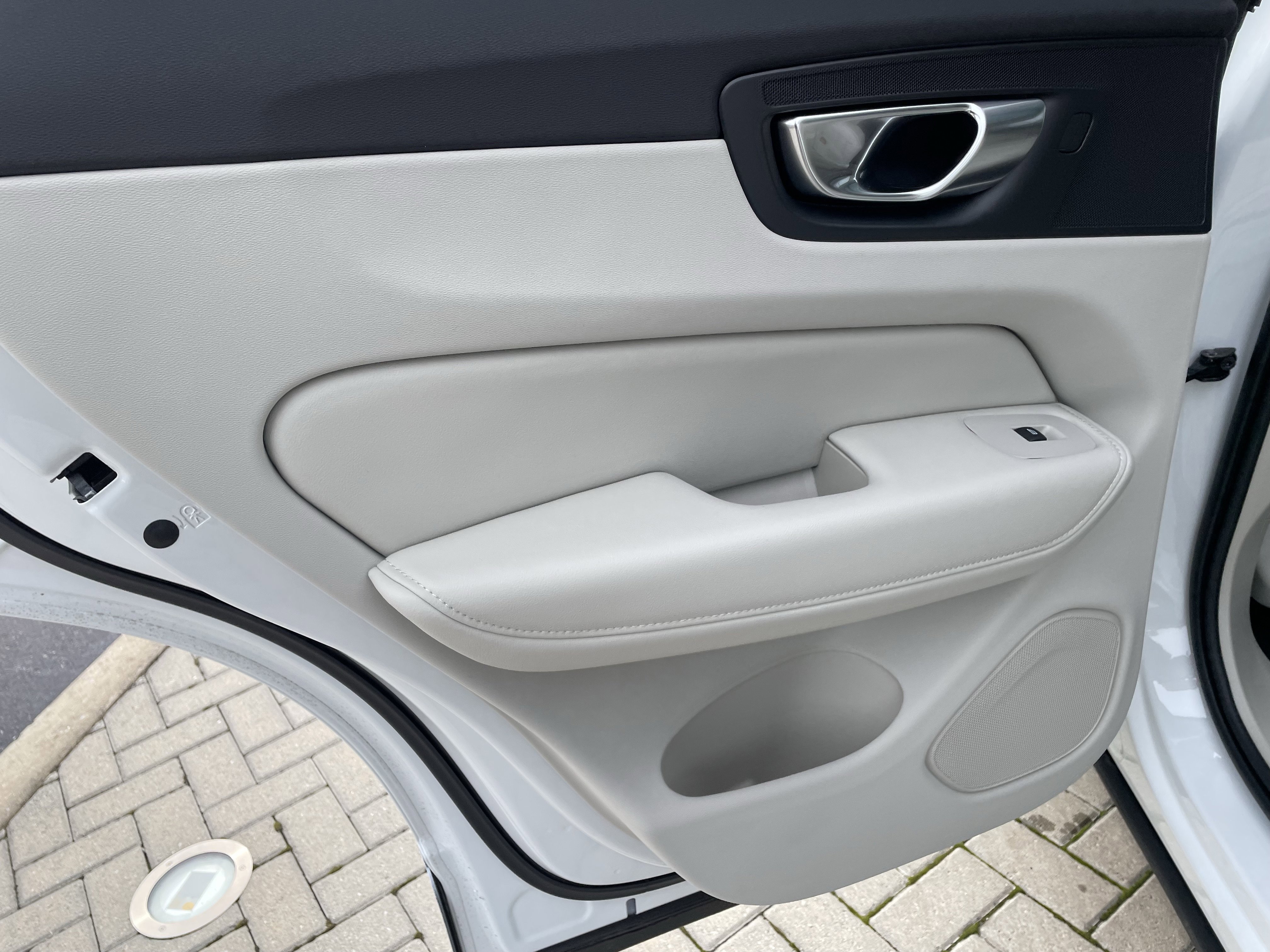 New 2026 Volvo XC60 T8 Ultra w/ Protection Package Premier image 11