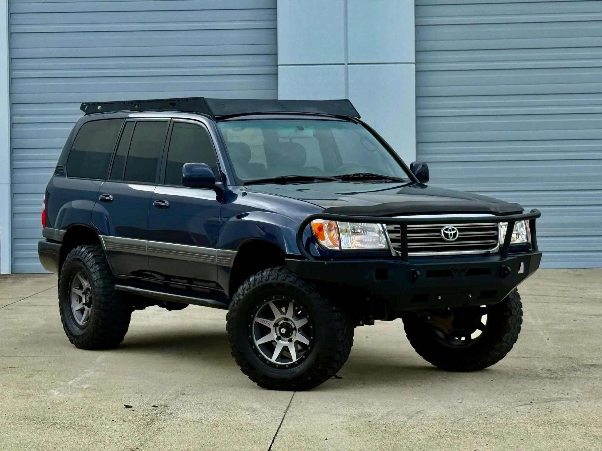 Used 2005 Toyota Land Cruiser w/ Convenience Pkg AWD/4WD image 1