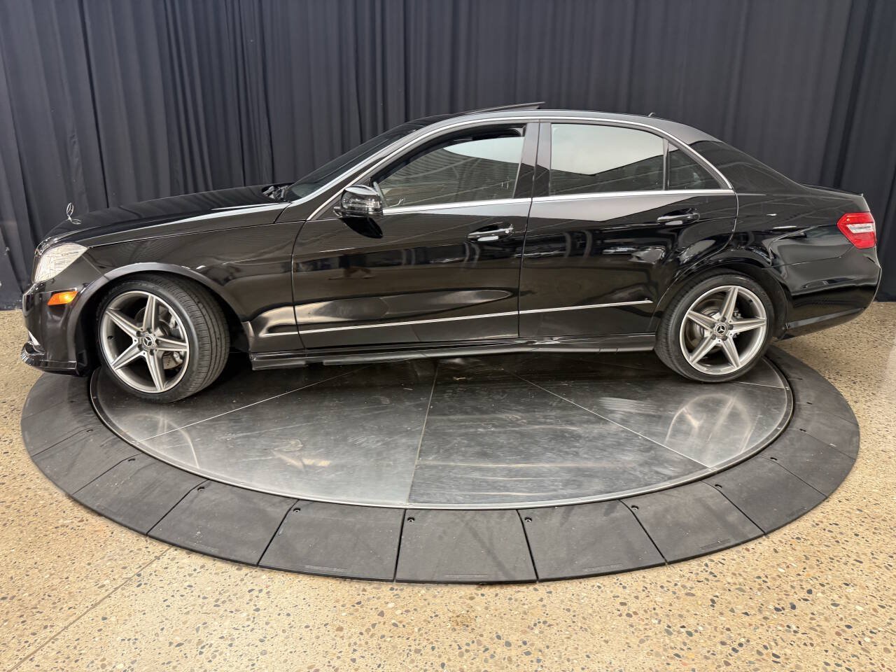 Used 2011 Mercedes-Benz E 350 4MATIC Sedan image 4