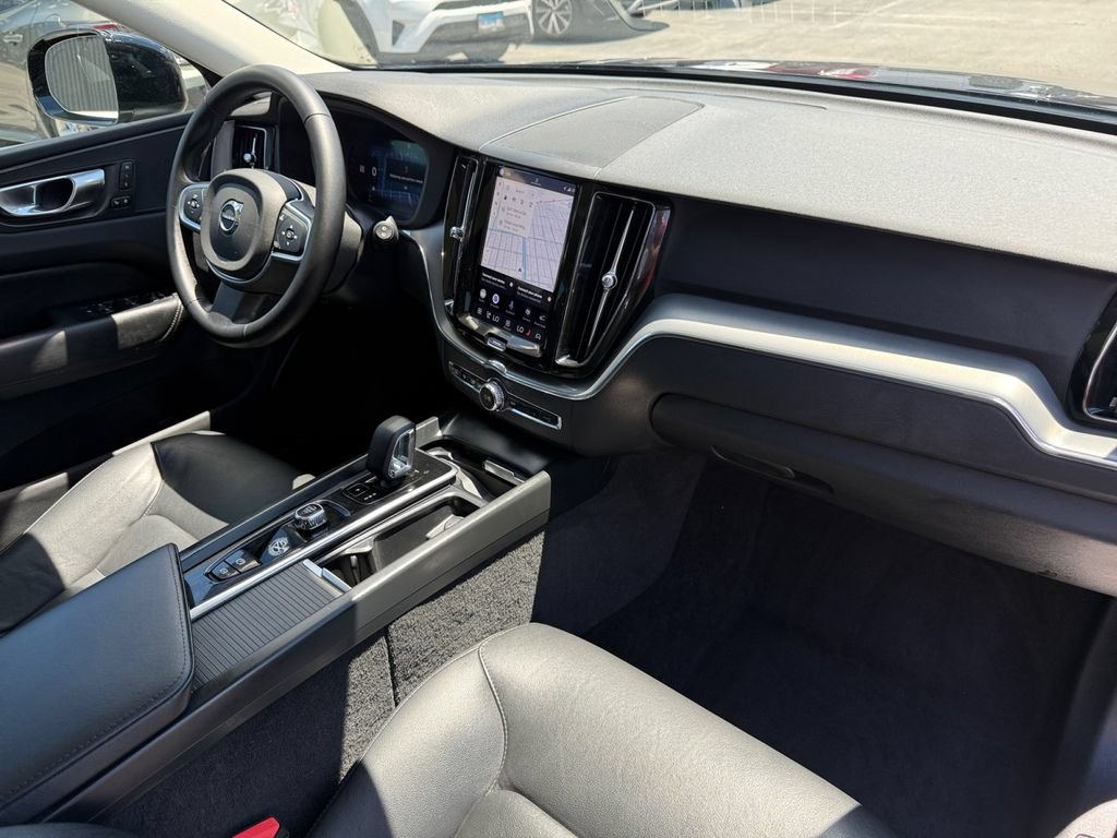 Used 2025 Volvo XC60 B5 Core AWD/4WD image 17
