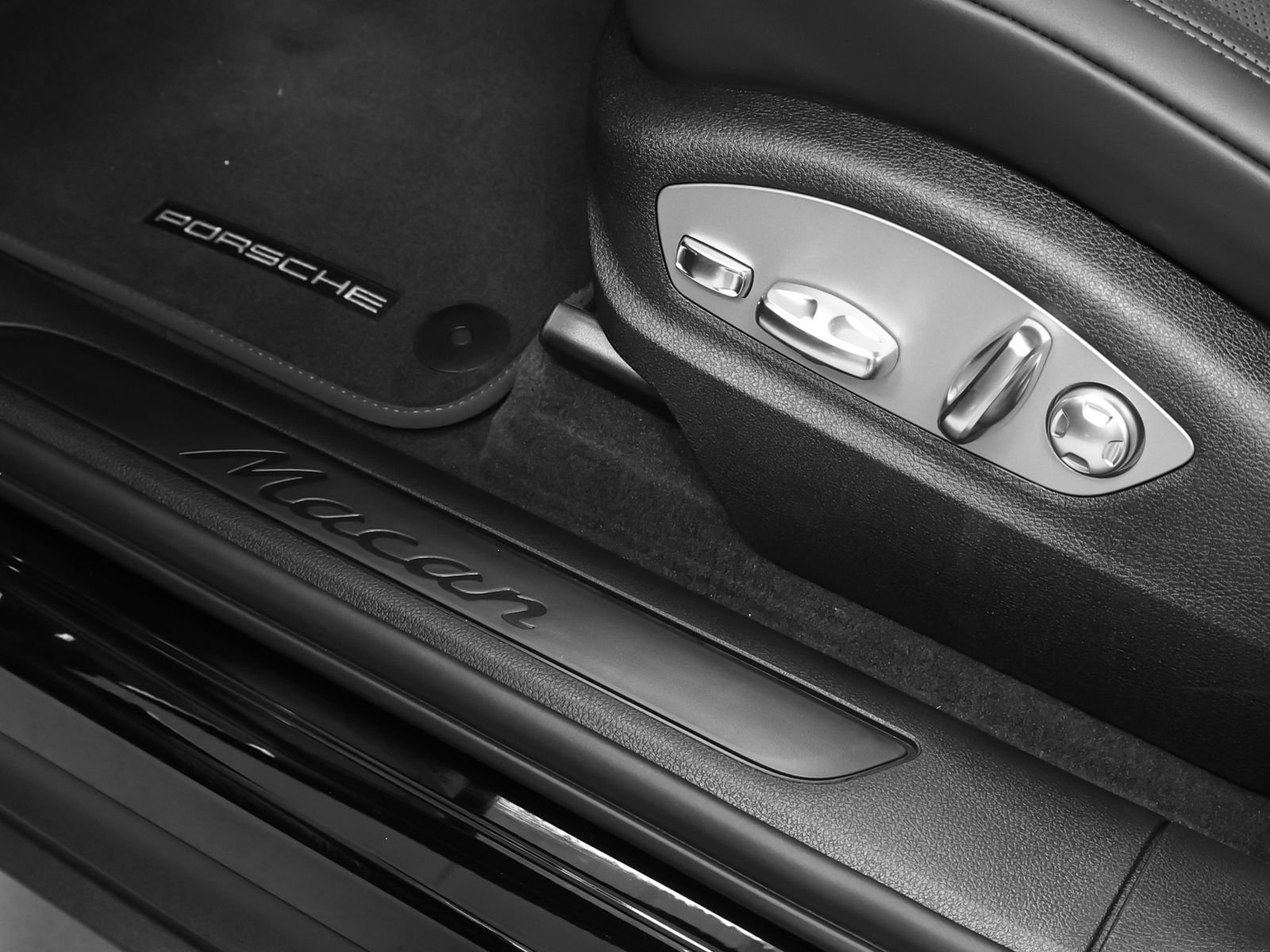 New 2026 Porsche Macan AWD/4WD image 26