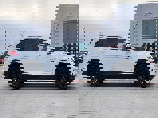 Used 2022 Volkswagen Atlas Cross Sport SE w/ Panoramic Sunroof Package image 7