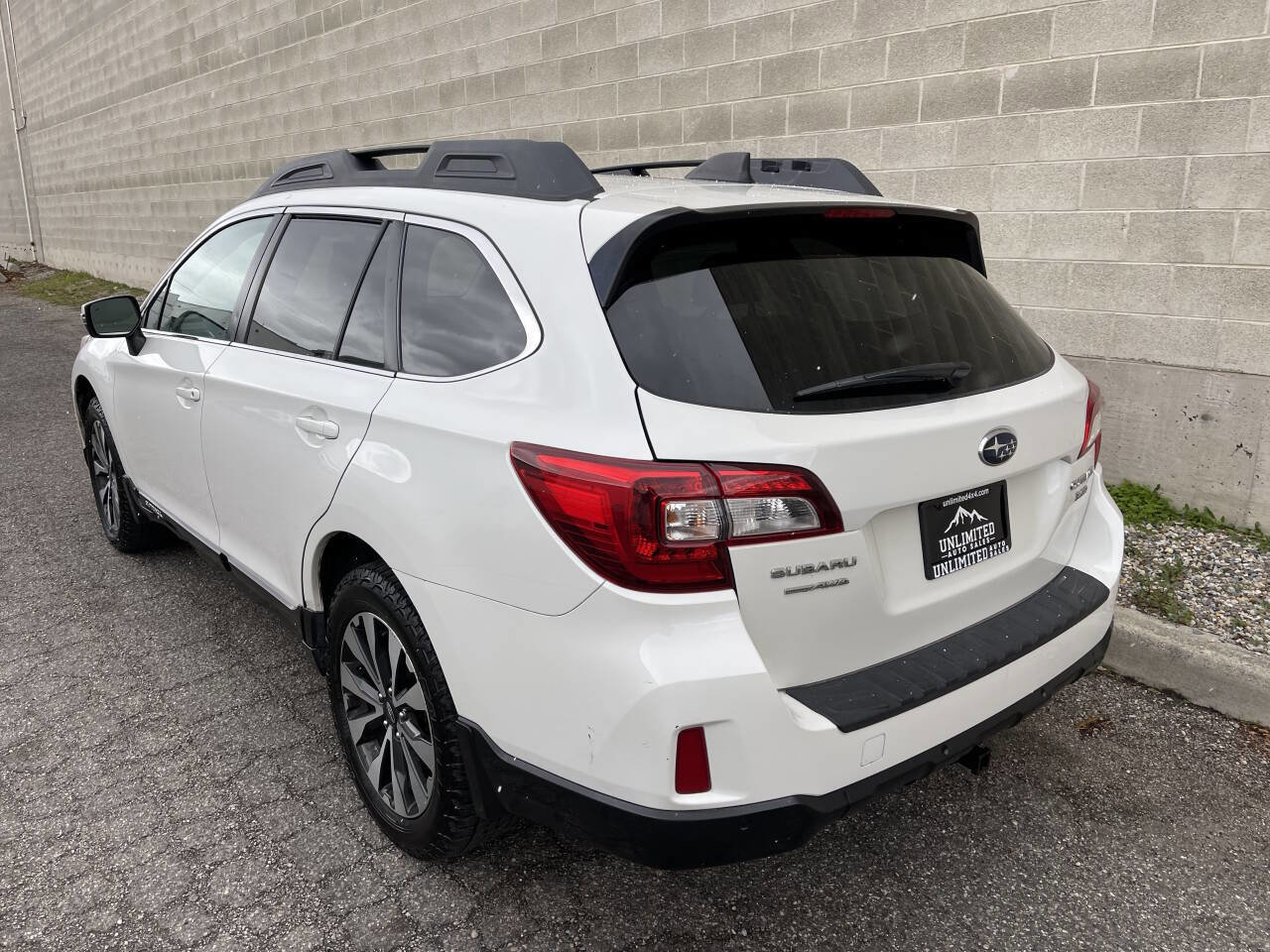 Used 2017 Subaru Outback 3.6R Limited image 6