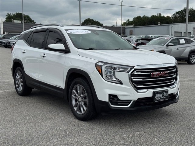Used 2022 GMC Terrain SLT image 1