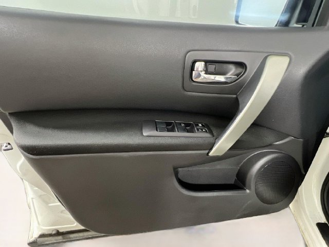 Used 2013 Nissan Rogue SV w/ Premium Pkg AWD/4WD image 30