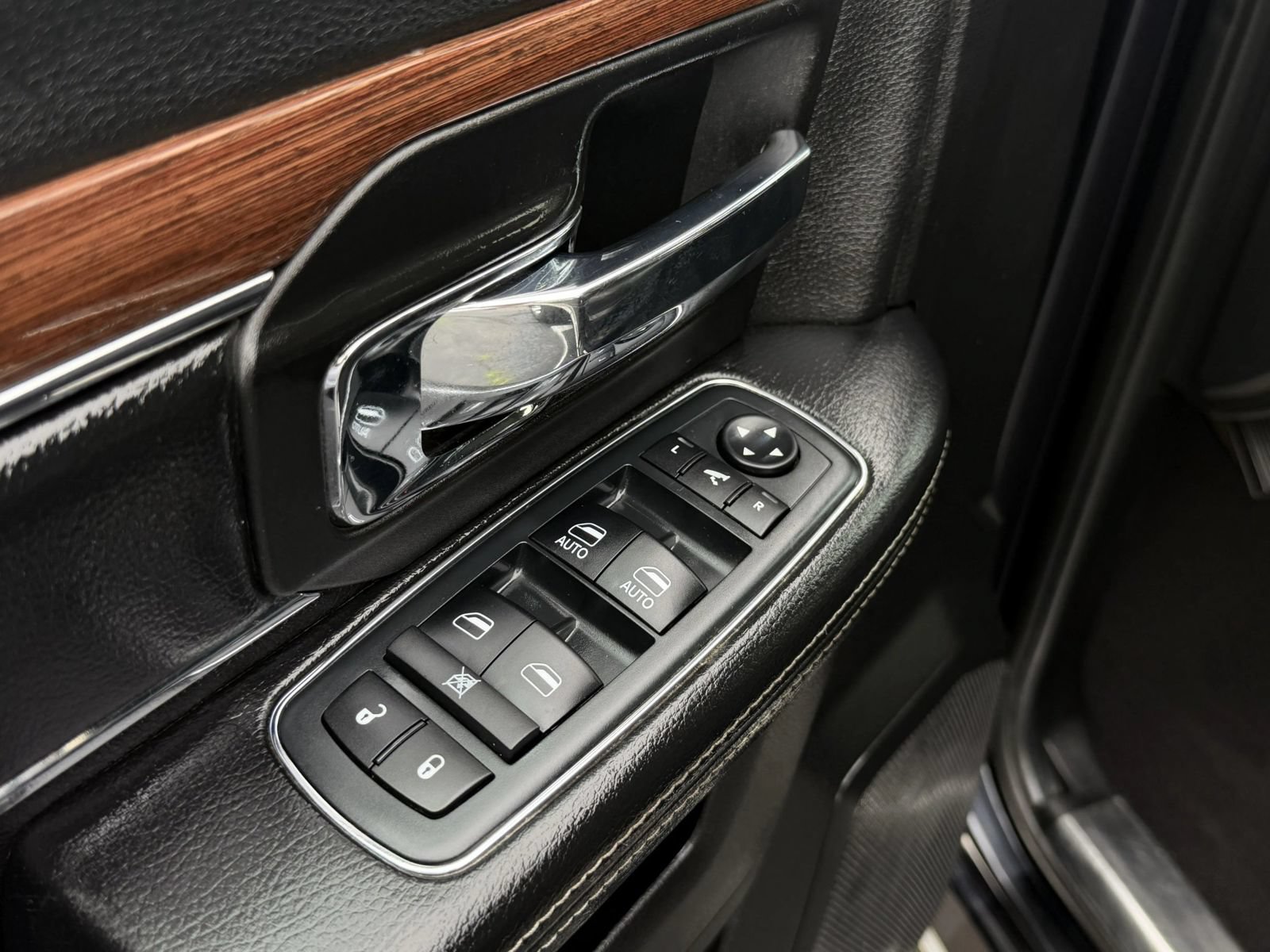 Used 2013 RAM 1500 Laramie AWD/4WD image 15