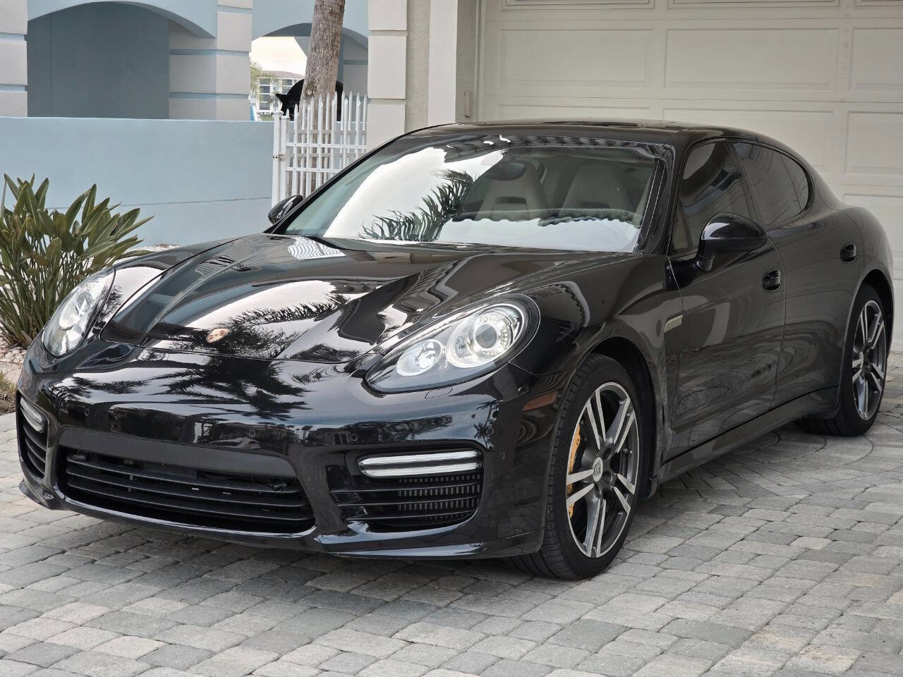 Used 2014 Porsche Panamera Turbo S w/ Exterior Package in Black image 32