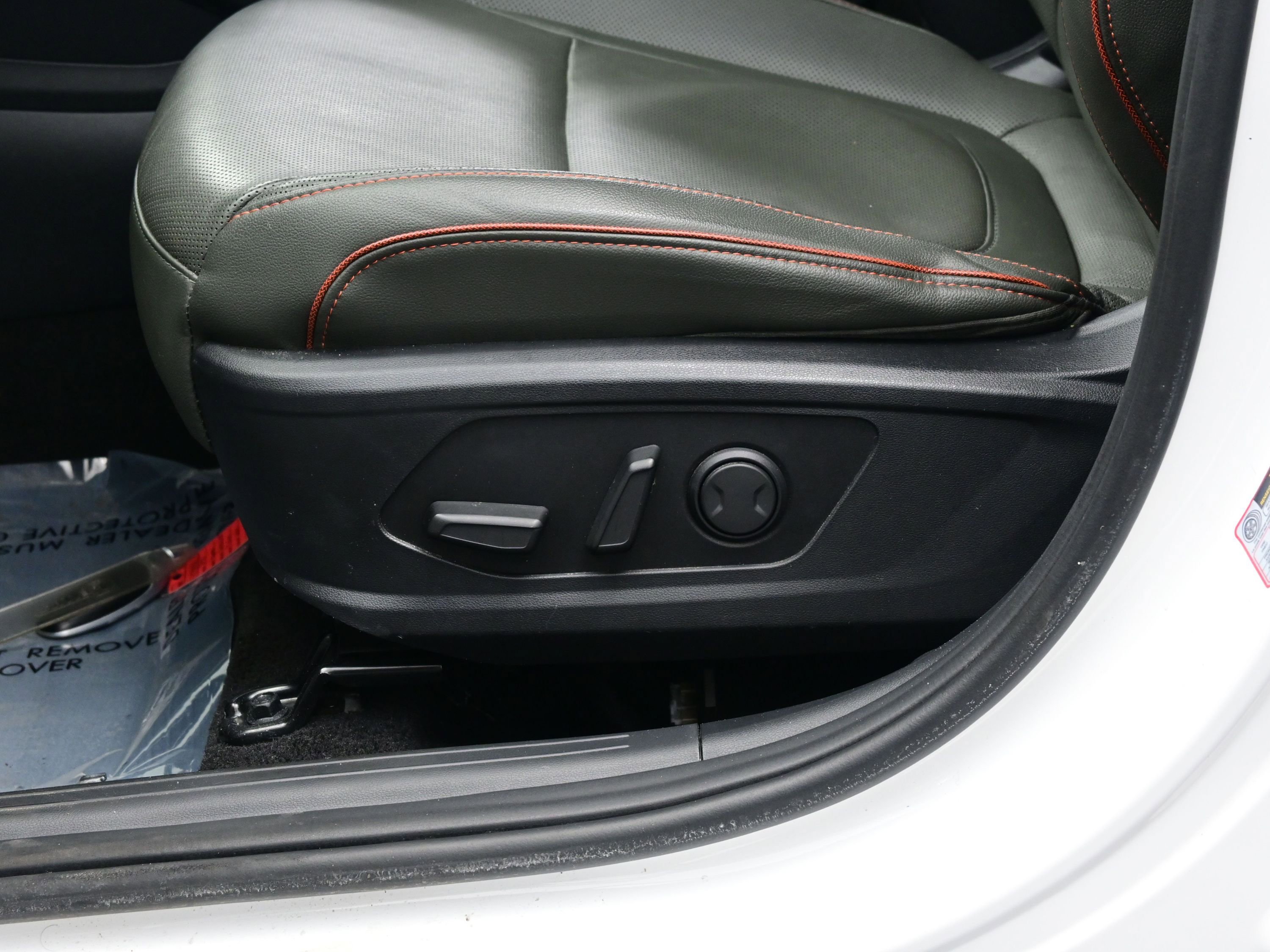 Certified 2023 Hyundai Santa Cruz Limited w/ Winter Package image 11