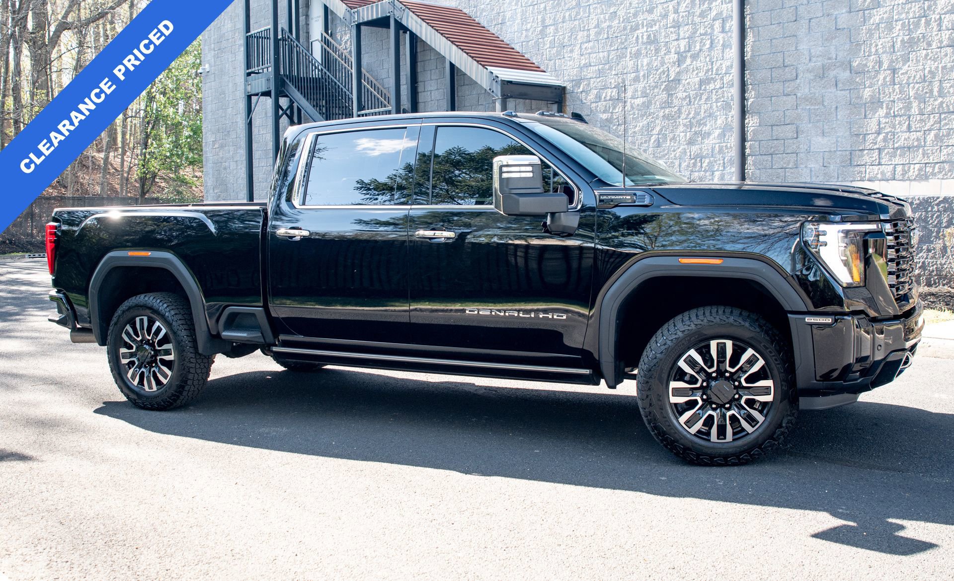 Used 2025 GMC Sierra 2500 Denali Ultimate AWD/4WD image 2