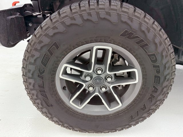 Used 2025 Jeep Gladiator Mojave w/ Convenience Group image 7