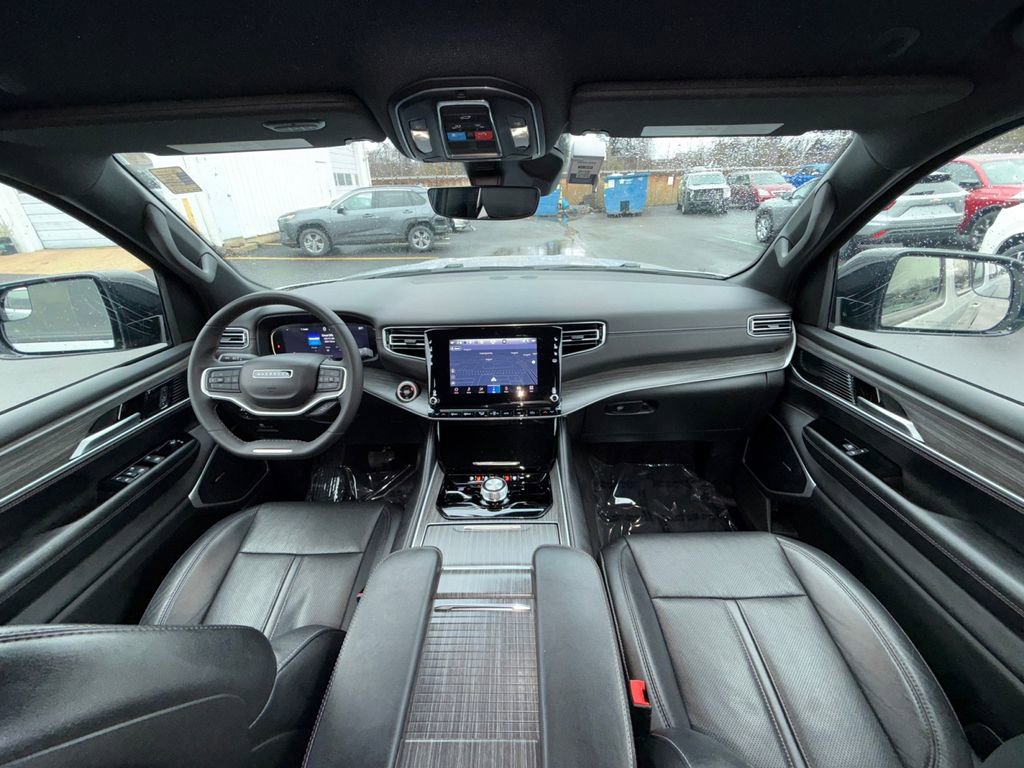 Used 2024 Jeep Wagoneer L Series II w/ Flexible Seating Group image 22