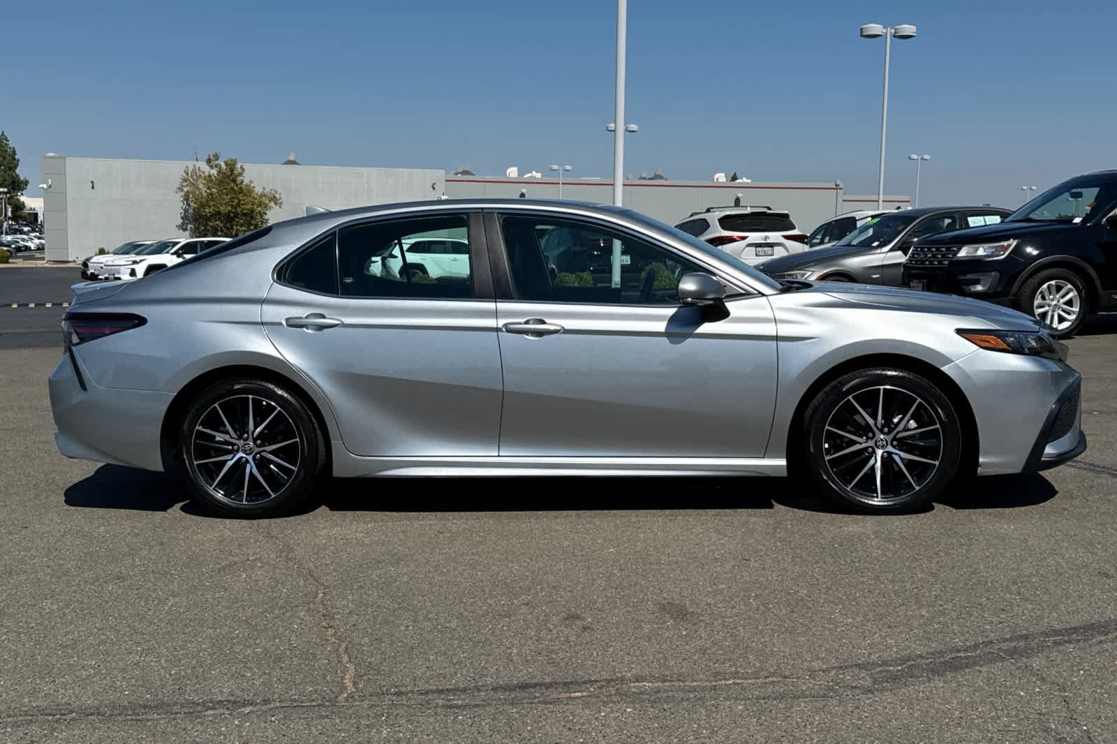 Used 2023 Toyota Camry SE w/ Convenience Package FWD image 6