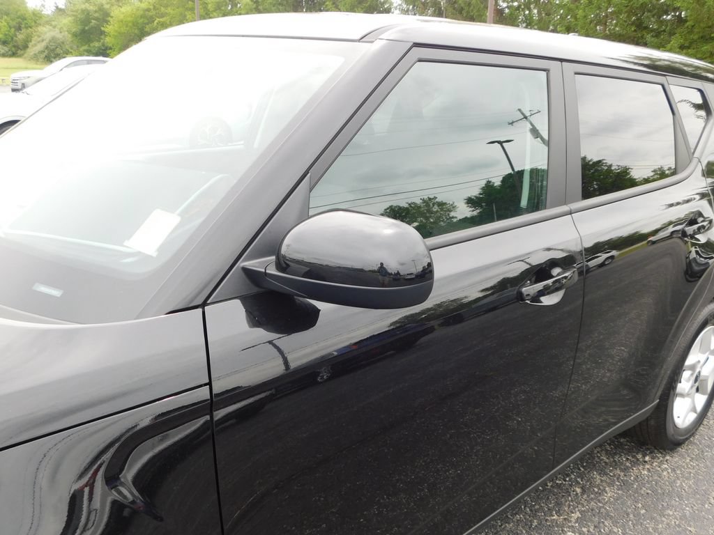 Used 2025 Kia Soul LX w/ LX Technology Package FWD image 11