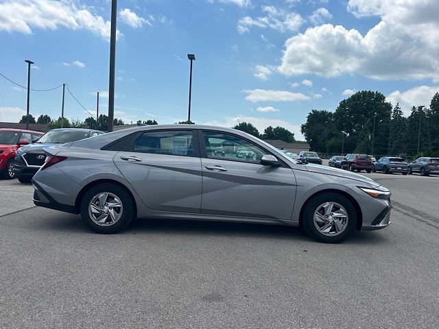 Certified 2024 Hyundai Elantra SE FWD image 9