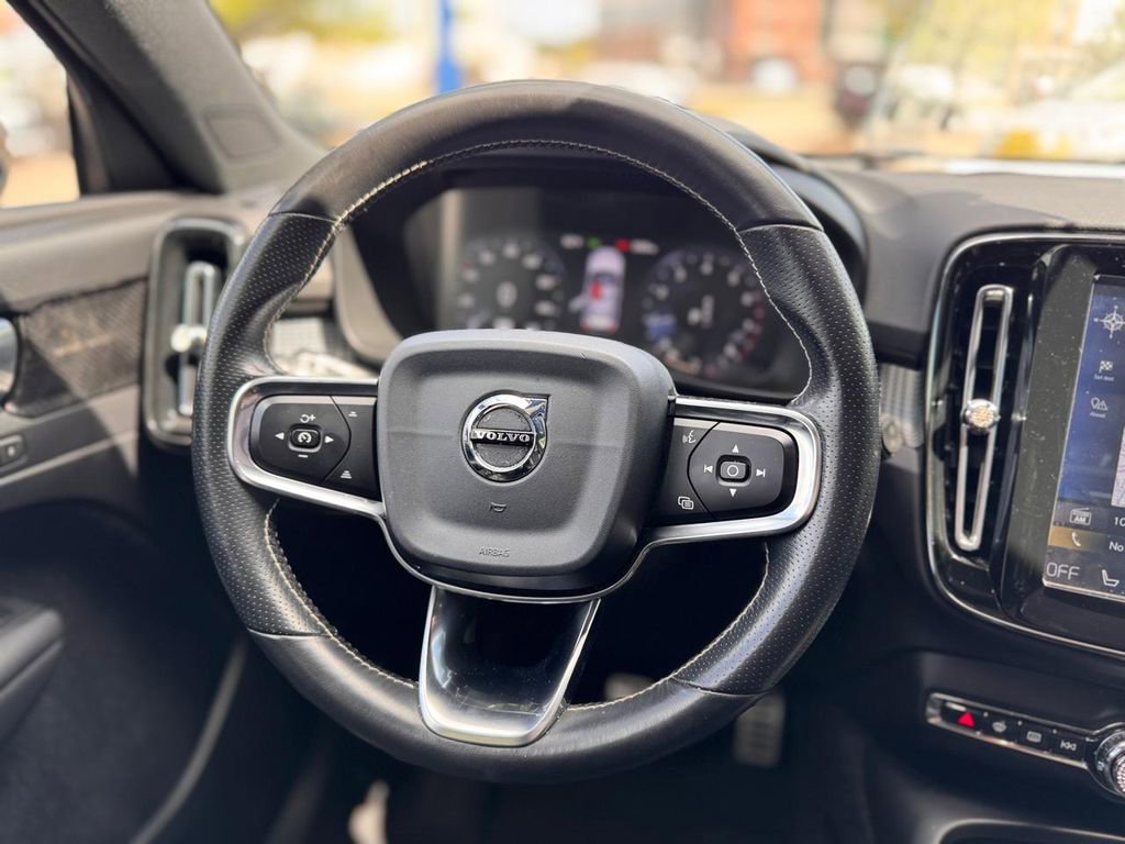 Used 2021 Volvo XC40 T5 R-Design w/ Protection Package Premier AWD/4WD image 21