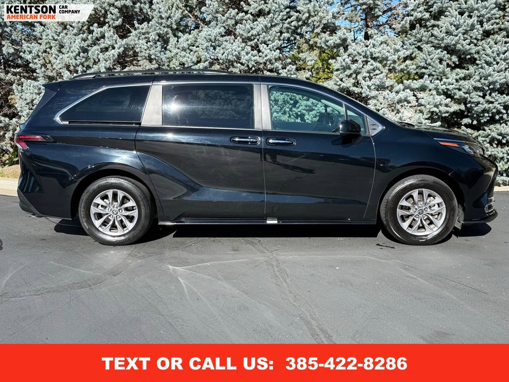 Used 2024 Toyota Sienna XLE image 11