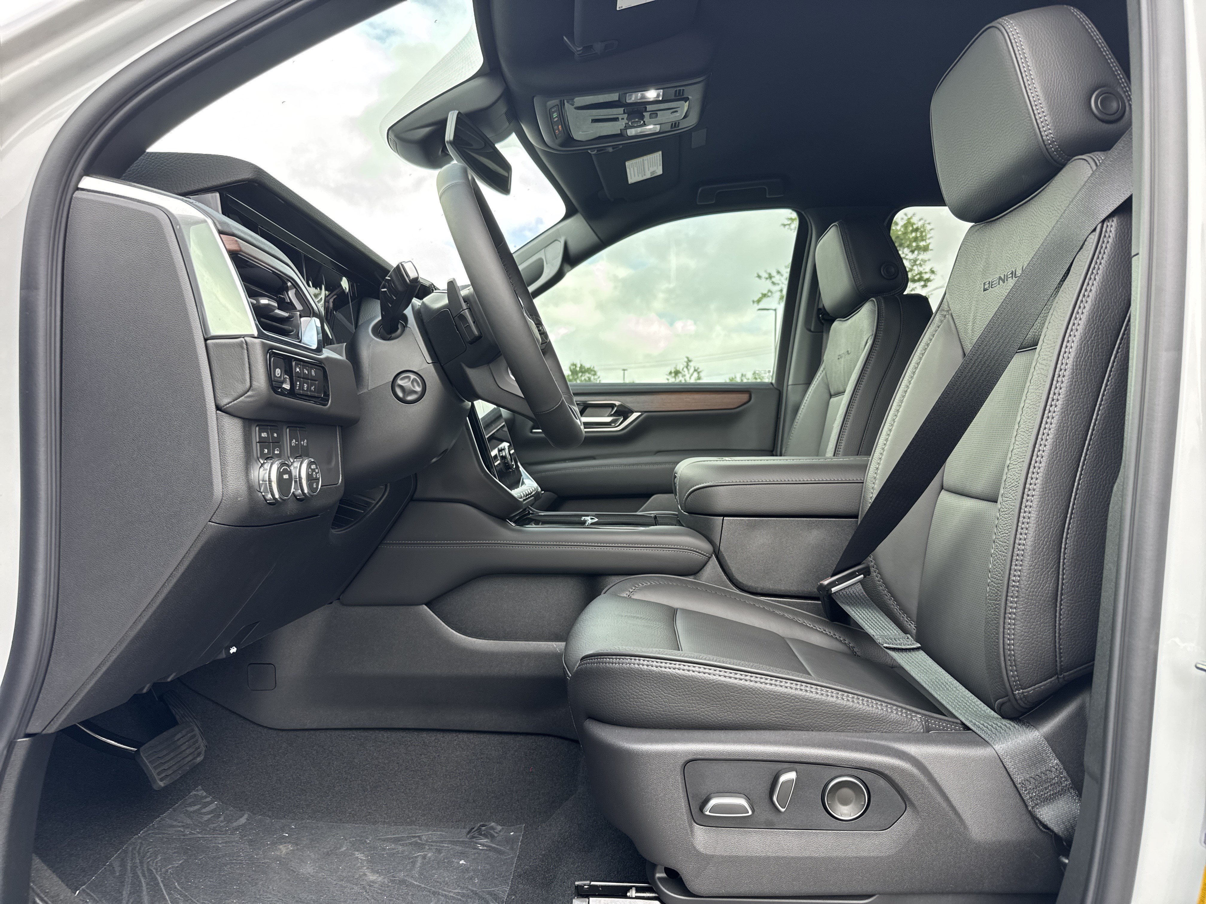 New 2026 GMC Yukon XL Denali AWD/4WD image 16