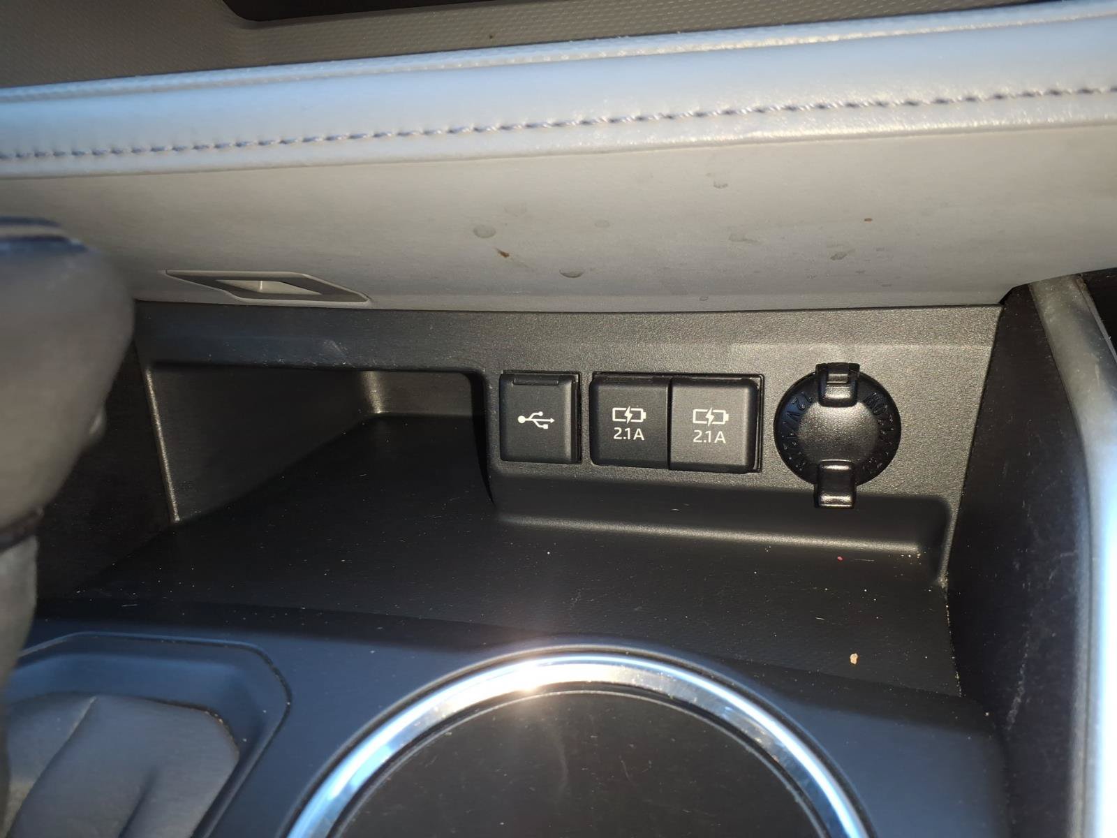 Used 2020 Toyota Highlander XLE FWD image 24