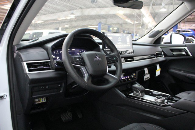 New 2026 Mitsubishi Outlander SE FWD image 4