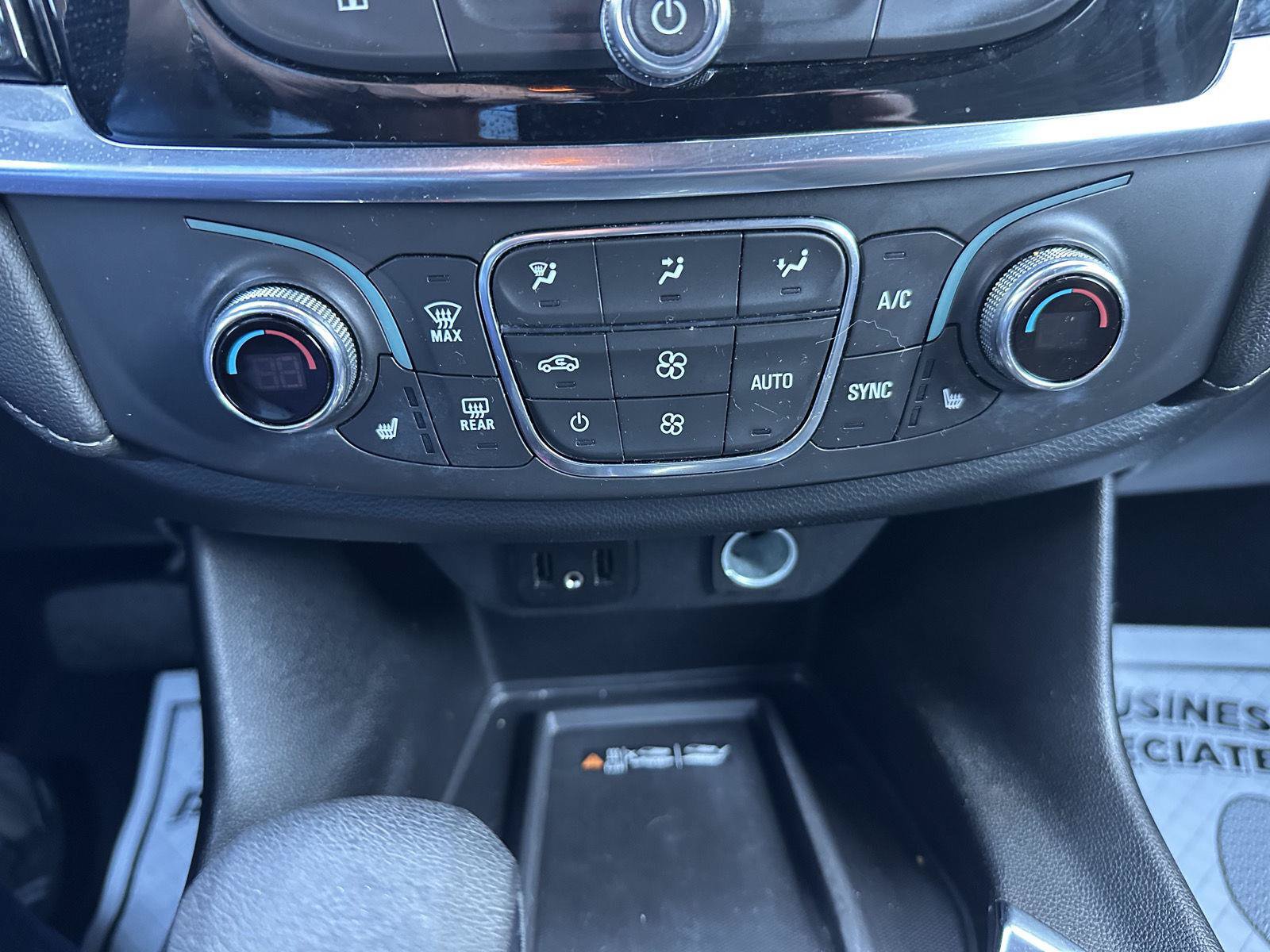Used 2023 Chevrolet Traverse LT FWD image 35