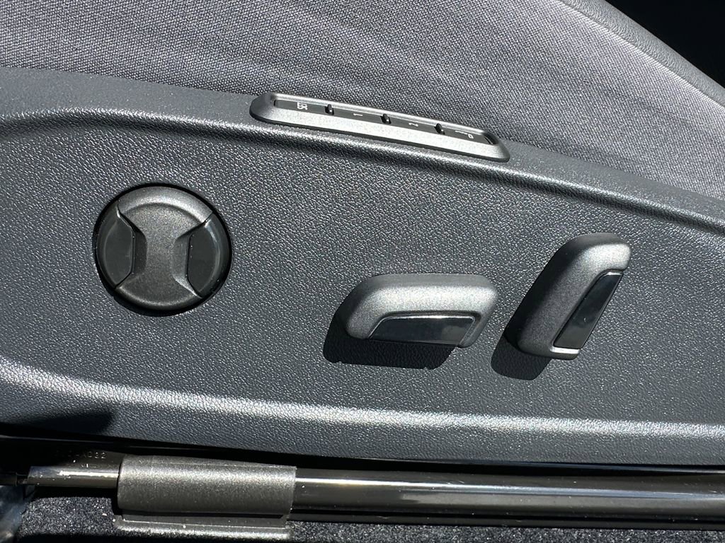 Used 2023 Volkswagen ID.4 Pro S Plus AWD/4WD image 10