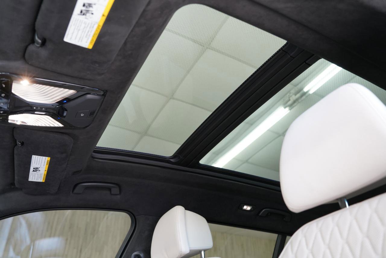 Used 2022 BMW X7 M50i w/ Dynamic Handling Package image 24