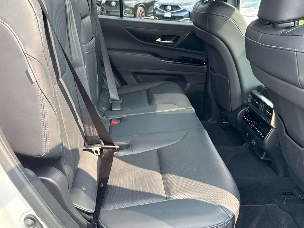 Used 2024 Lexus LX 600 4WD w/ Premium Package image 16
