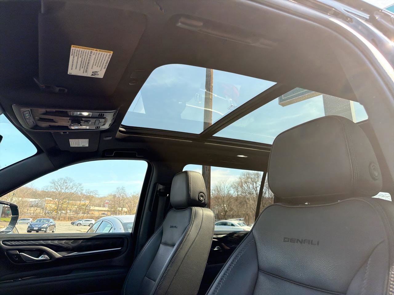 Used 2021 GMC Yukon XL Denali w/ Denali Premium Package image 20