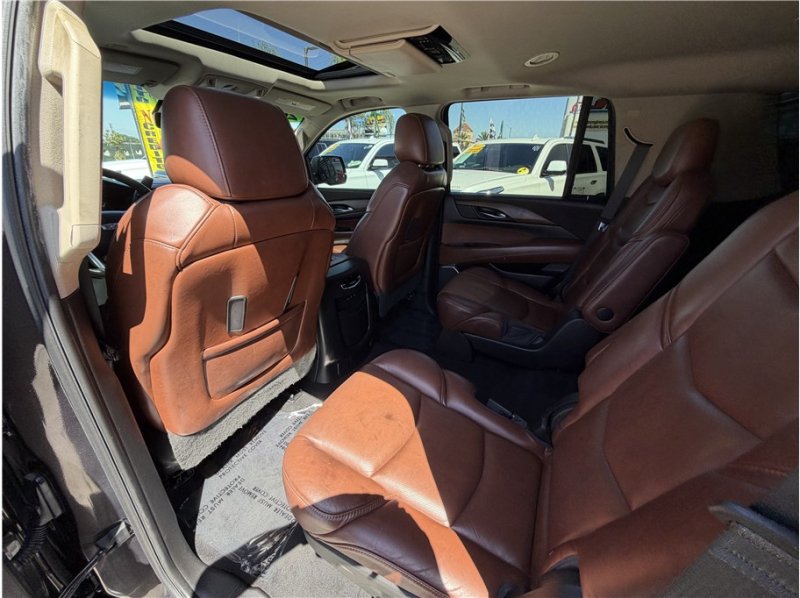 Used 2018 Cadillac Escalade Premium Luxury AWD/4WD image 22