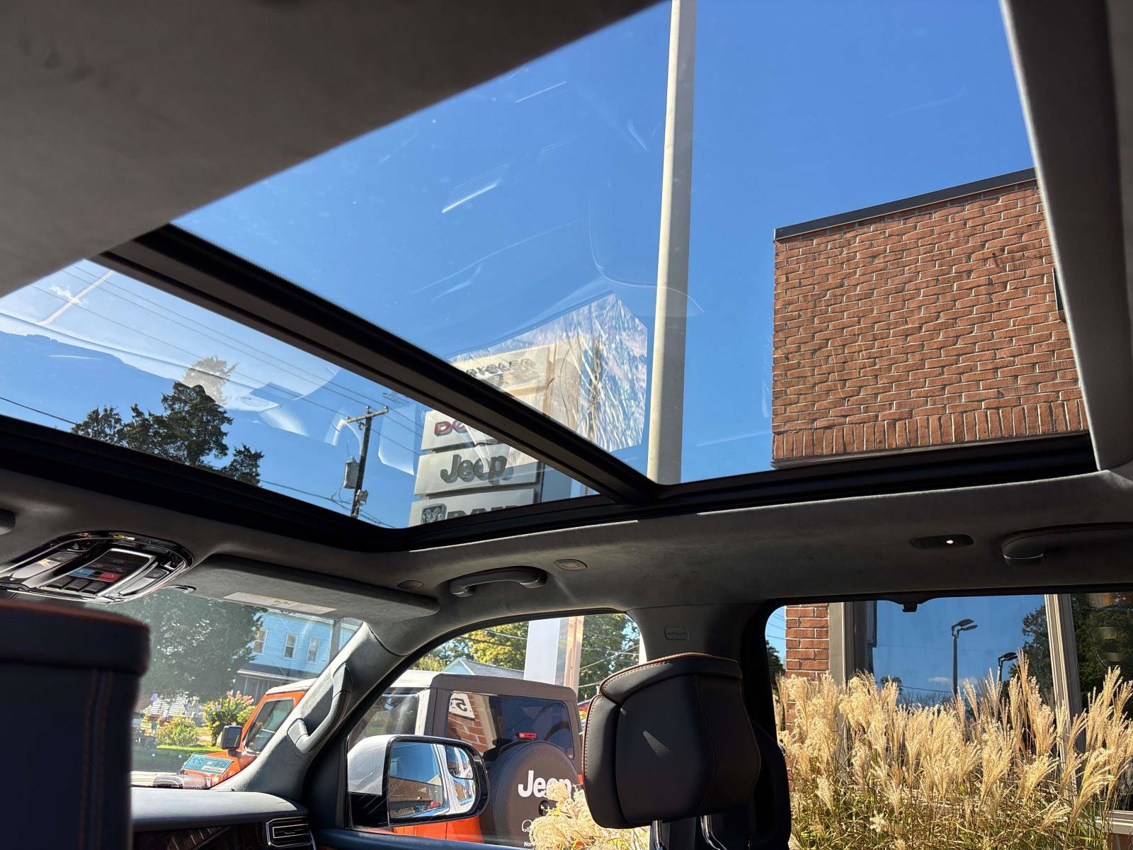 Used 2022 Jeep Grand Wagoneer Series II w/ Convenience Group III image 10