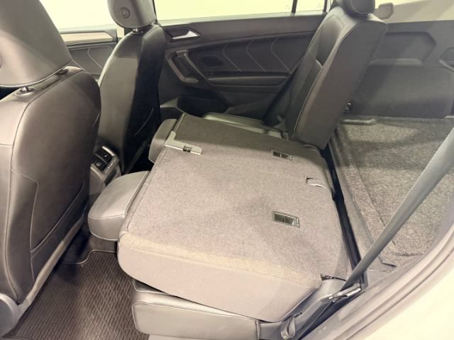 Used 2024 Volkswagen Tiguan SE AWD/4WD image 30