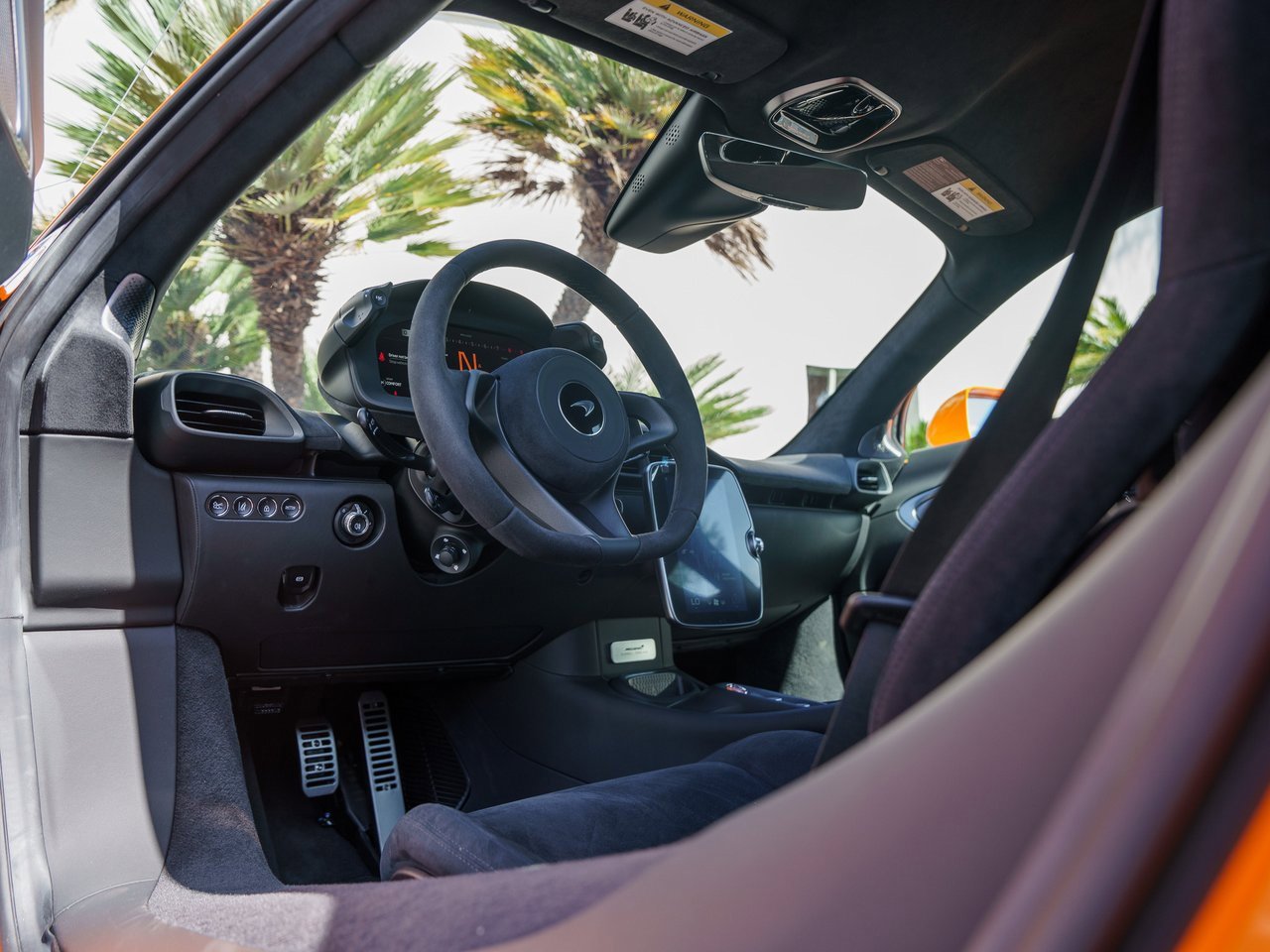 Used 2025 McLaren Artura image 9