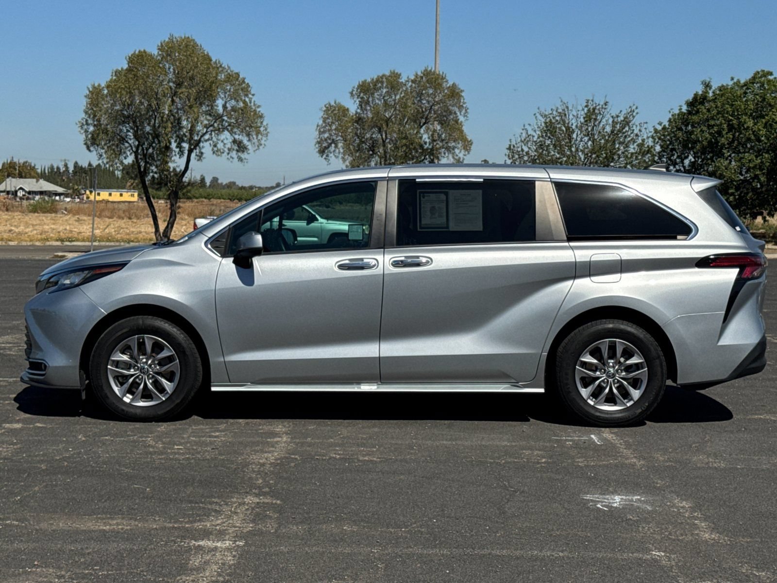 Used 2022 Toyota Sienna XLE FWD image 7