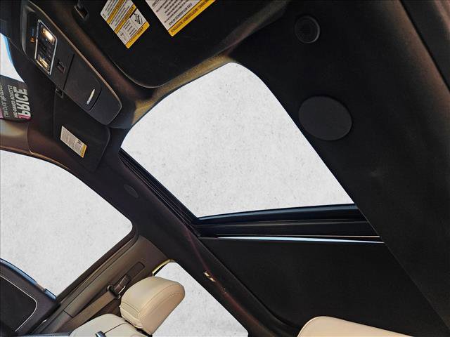 Used 2025 Ford F150 Lightning Platinum image 15